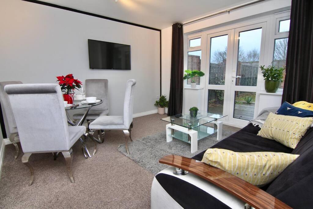Daimler House - Cosy Home Near Coventry City Centre المظهر الخارجي الصورة