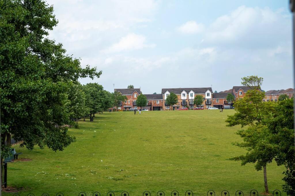 Daimler House - Cosy Home Near Coventry City Centre المظهر الخارجي الصورة